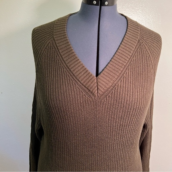 Soho New York & Co Jeans V-Neck Sweater Olive Green - Picture 2 of 10